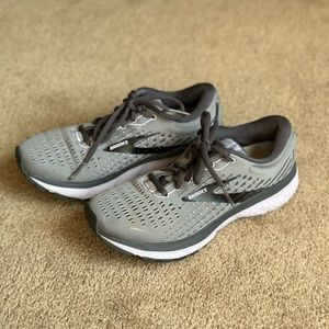 Brooks Ghost 13 size 7.5 B medium